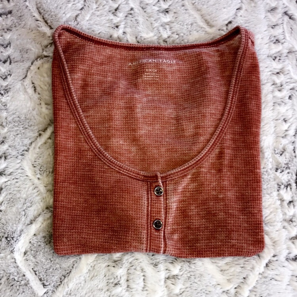 American Eagle cropped t-shirt.